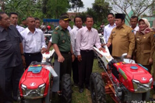 Kasdim 0421/LS Dampingi Bupati Lamsel Silaturahmi dengan Petani