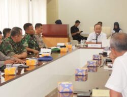 Jalan Rusak Akibat Truk ODOL Forum Lalu Lintas Muba Pasang Portal