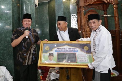 Jumatan di Masjid Al-Mu’auwanah, Herman Deru Minta di Bentuk Rumah Tahfidz