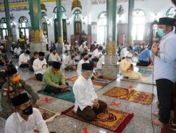 Herman Deru Pantau Protokol Kesehatan Shalat di Masjid Agung Palembang