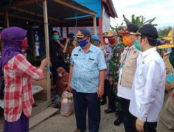 Bupati dan Wabup Sosialisasi Langsung ke Pedagang untuk Gunakan Masker
