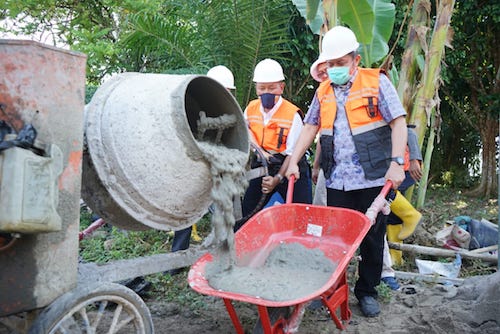 Tepati Janji, Herman Deru Tuntaskan Perbaikan Jalan Rusak di Kabupaten OKU