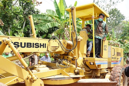 Herman Deru Gelontorkan Bantuan Untuk Infrastruktur di OKU Timur