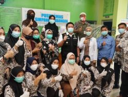 Pasca Disuntik Vaksin, Herman Deru Tinjau Tiga Puskesmas di Luar Kota