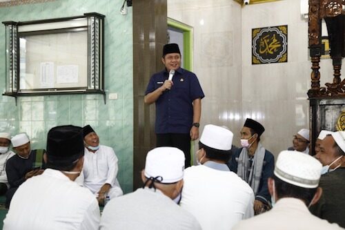Herman Deru Ajak Jemaah Masjid Asy-Syakirin Sukseskan Program Vaksinasi Covid