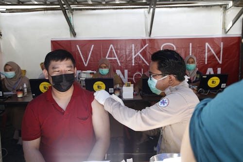 Herman Deru Fasilitasi Vaksinasi Ratusan Anggota FKUB