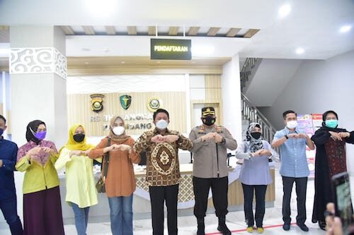 Besuk Bripka Ridho, Gubernur Herman Deru Siapkan Penghargaan