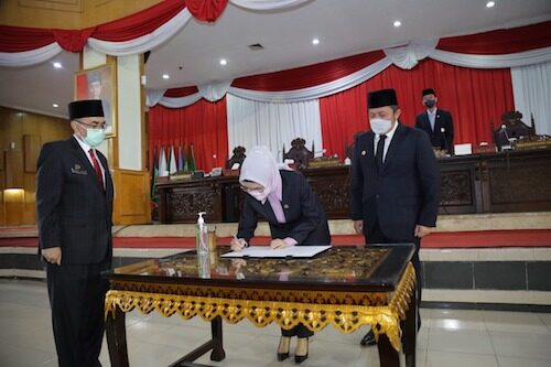 Herman Deru Sampaikan Pendapat Akhir 9 Raperda