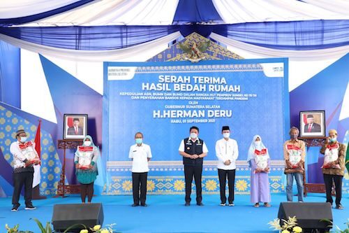 Rumahnya Direnovasi, Puluhan KK di Palembang Ucapkan Terima Kasih Pada Herman Deru