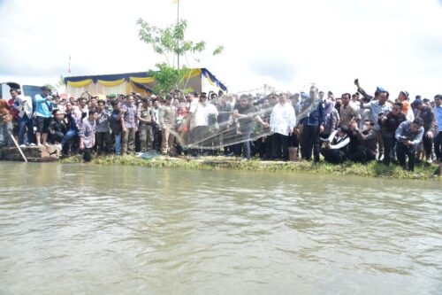 Lestarikan Kearifan Lokal, Herman Deru “Bekarang” Bersama Warga Pseksu Kabupaten Lahat