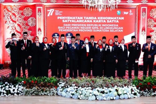 438 S Dapat Penghargaan Satyalencana Karya Satya