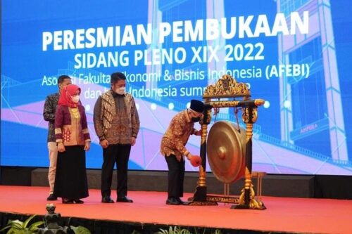 Dihadapan Wapres, Herman Deru Kenalkan GSMP Pada Forum AFEBI dan Halal Summit 2022