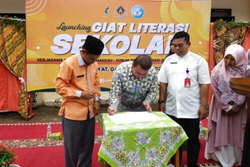 FPL Pasaman Barat dengan SMPIT Cahaya Makkah Tandatangani MoU Giat Literasi Sekolah