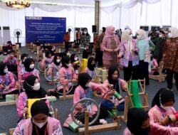 Feby Deru  Kenalkan Produk Kriya Sriwijaya Kepada Ibu Negara Iriana Jokowi, Wury Ma’ruf Amin dan OASE KIM 