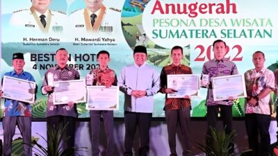 herman deri penghargaan anugerah pesona desa wisata sumsel 2022, sumser gambar .moeslimchoice.com