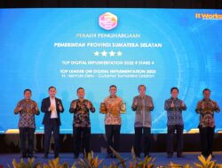 GUBERNUR HERMAN DERU TERIMA PENGHARGAAN TOP LEADER ON DIGITAL IMPLEMENTATION 2022