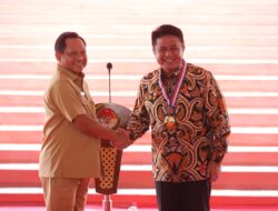 Herman Deru Dianugrahi Kartika Pamong Praja Madya