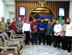 Perhatian pada Keluarga BMKM, Gubernur Terima Gelar Adat Sangsako 