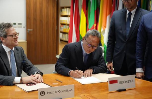 mendag zulkifli hasab tantatangani kesepakatan ICA di London Inggris terkait kopi indonesia