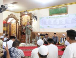 Warga 14 Ilir Antusias Sambut Kehadiran Herman Deru Safari Jumat di Masjid Ar Rohman