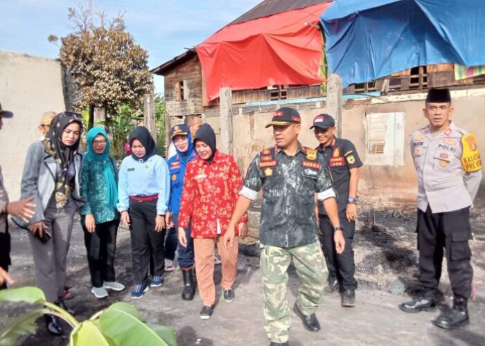 Sekda Empat Lawang Salurkan Bantuan Korban Kebakaran di Desa Muara Karang Kecamatan Pendopo