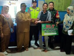 Komitmen Berantas Kemiskinan Ekstrim, Pemdes Tambahasri Bagikan BLT DD, Subagiyo: Jangan Hanya Andalkan Bantuan, Tetaplah Berusaha Mencari Nafkah